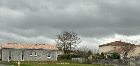 Terrain à bâtir à , Charente