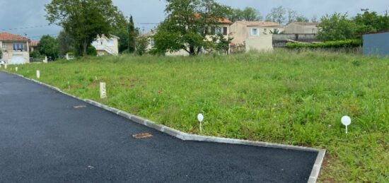 Terrain à bâtir à , Charente